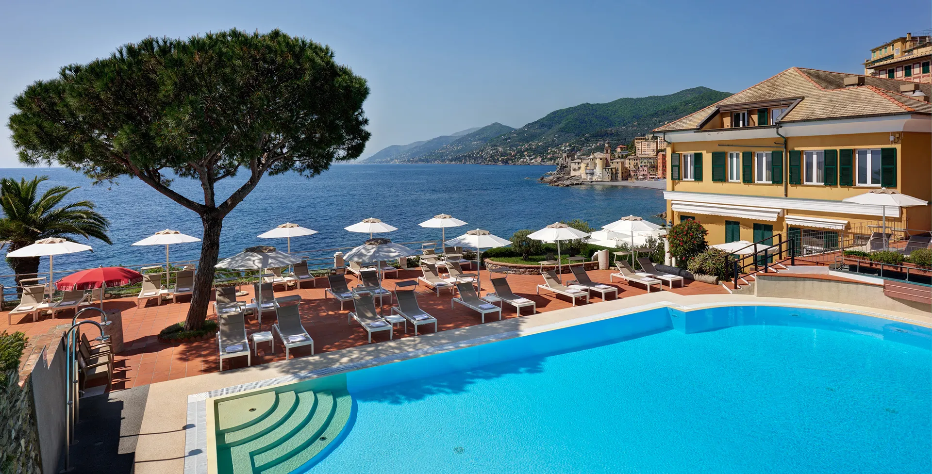 Panoramapool des Hotel Cenobio dei Dogi mit Blick auf das Meer von Camogli